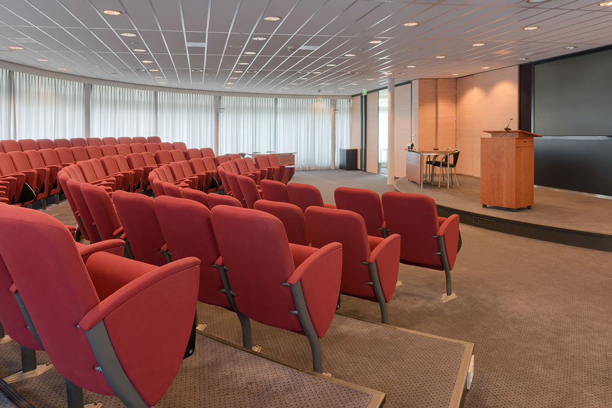 congreszaal-people-places-almere-green-capital-towers