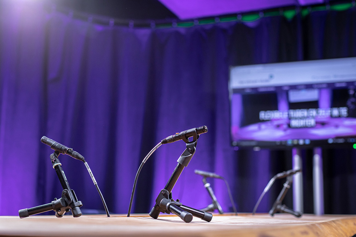 video-podcast-live-stream-studio-people-places